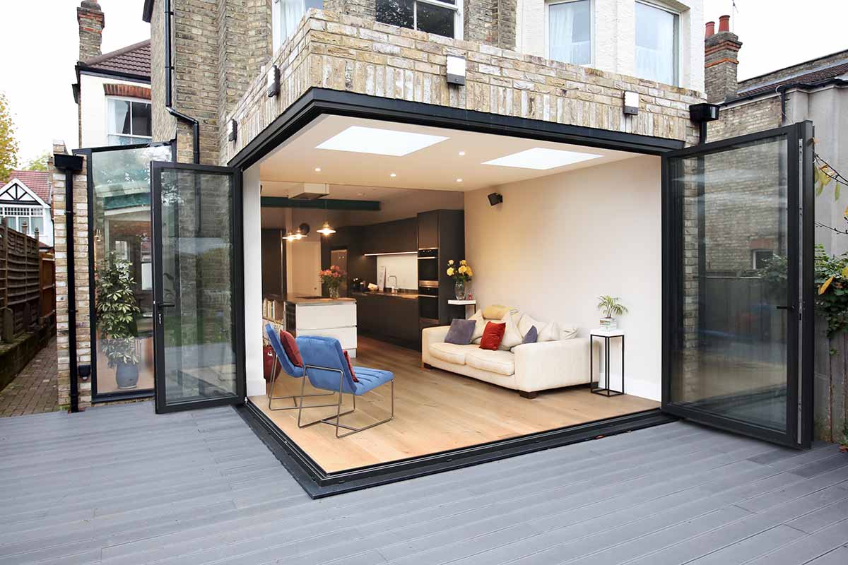 Corner bi-folding doors